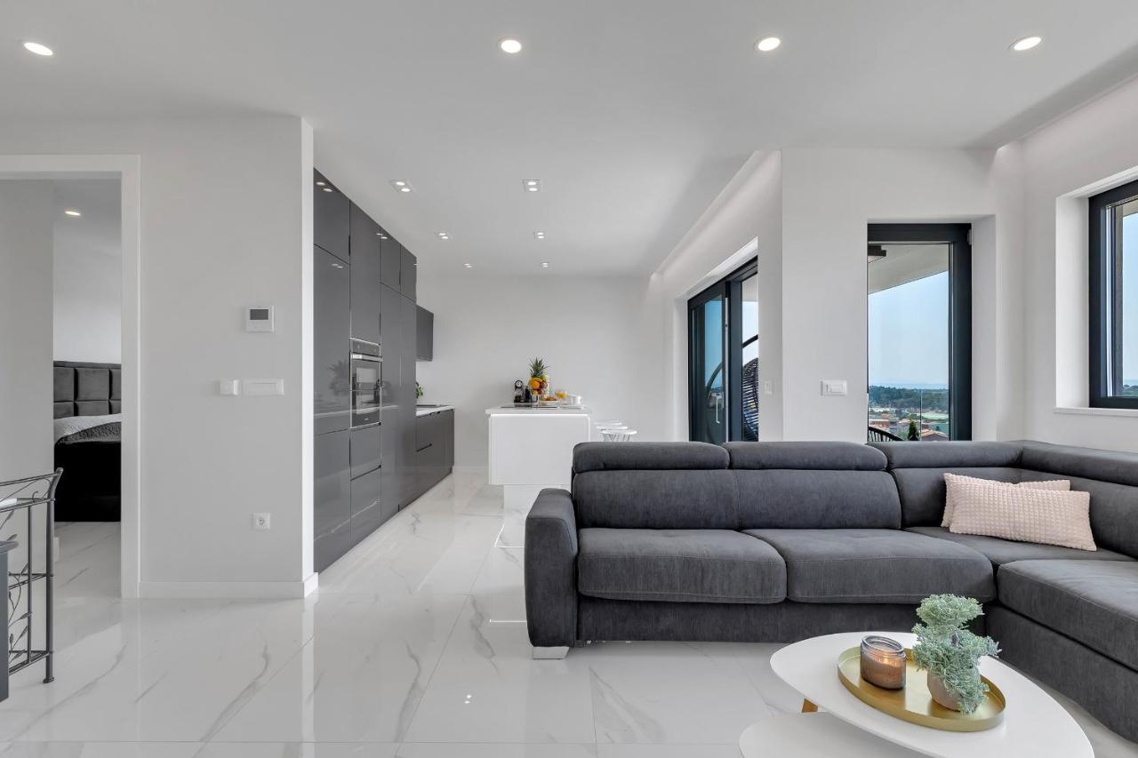 Luxury Seaview Apartment Dzenan มาคาร์สกา ภายนอก รูปภาพ